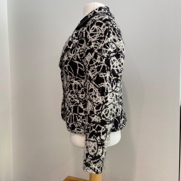 Dinh Bà Black & White Abstract Pattern Fuzzy Texture Blazer - Size Small - Picture 5 of 16